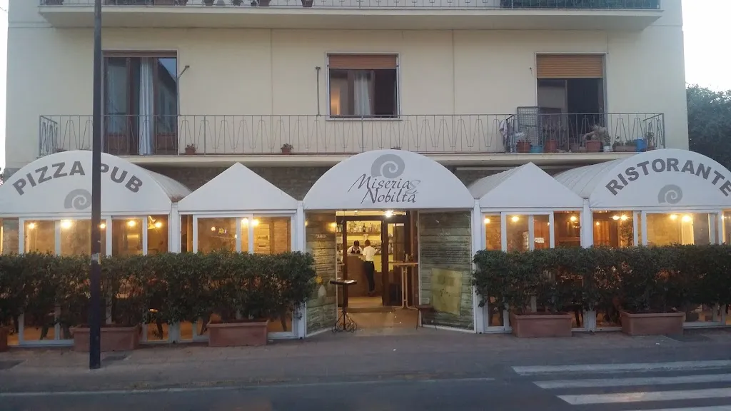 Miseria & Nobiltà_Donoratico_slider_image_1