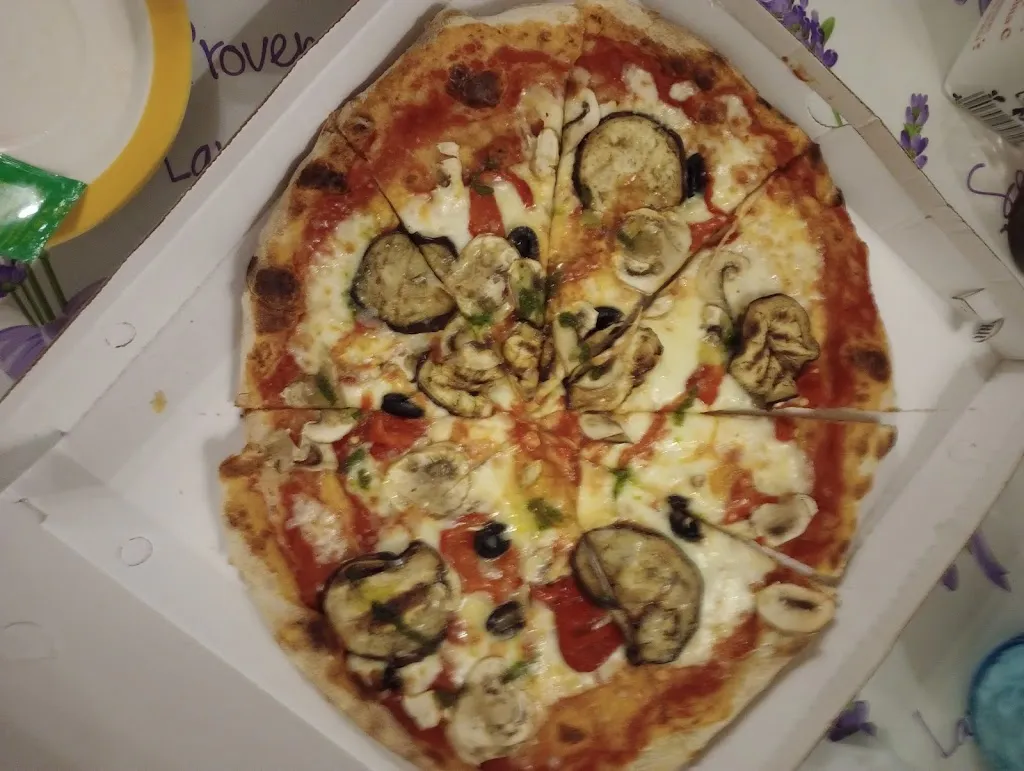 Victoria Antle_Fauglia Pizzeria Pizzicotto_Fauglia_review