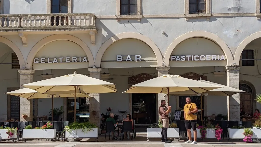 Bar Pasticceria Garibaldi restaurant in Colle di Val d'Elsa