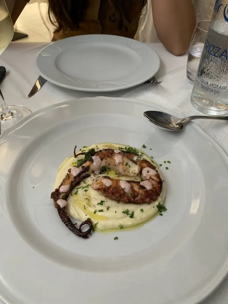 Damien CHABAL_La grotta del pescatore,ristorante l angolo di Napoli_Giglio Castello_review