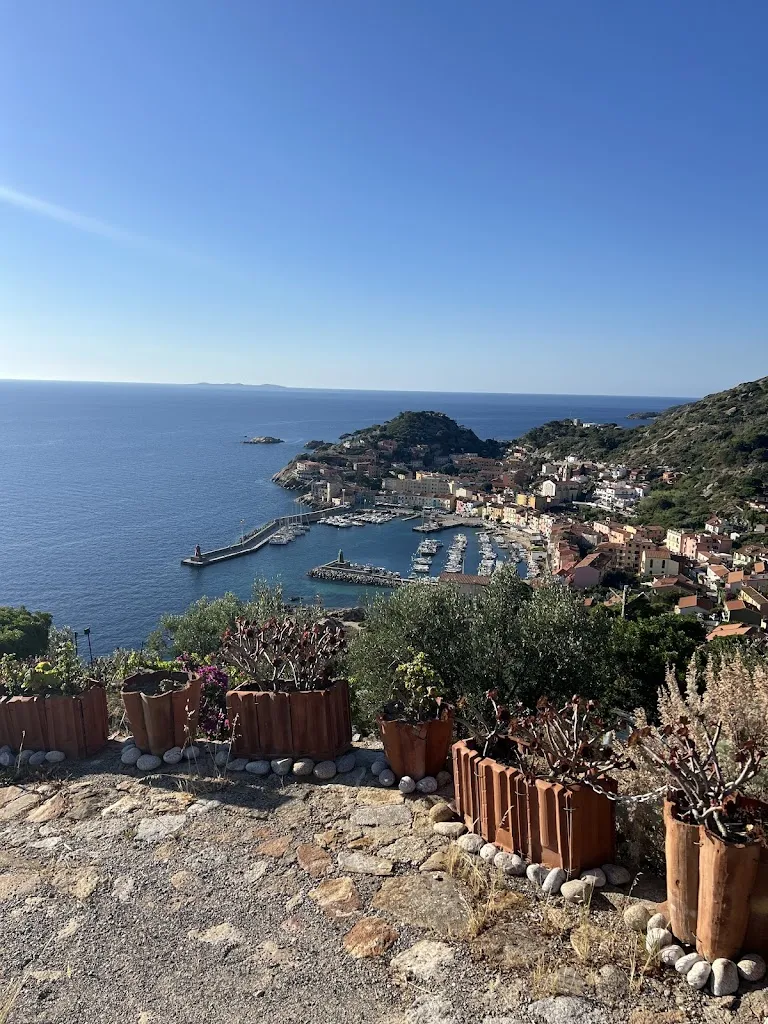 Steve DesChamps_Hotel Castello Monticello_Giglio Castello_review