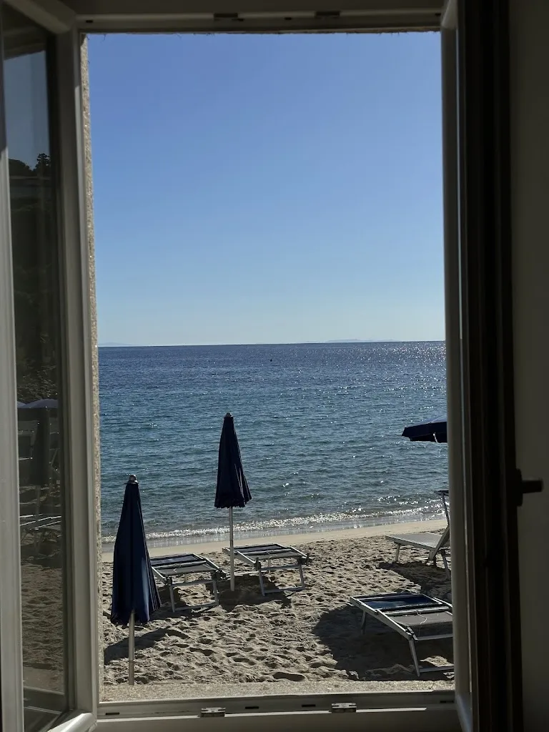 Ashley Wilhardt_Ristorante Bar Cannelle on the Beach_Giglio Castello_review
