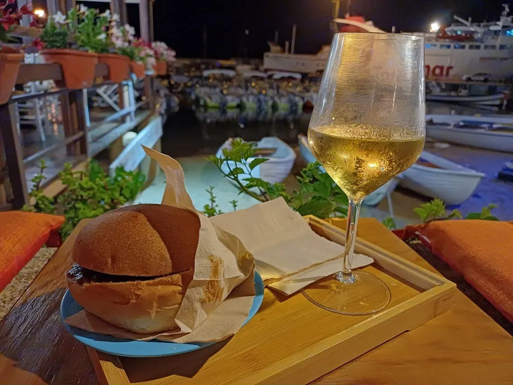 Roberto Tropea_L'Altro_Giglio Castello_review