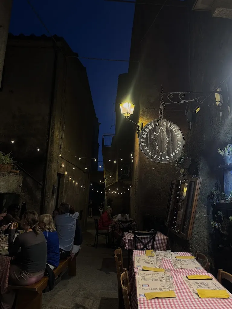 Vanessa Vlach_Pizzeria Ristorante Giglio_Giglio Castello_review