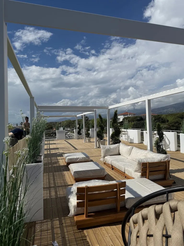 Riviera Lounge Club Bistrot restaurant in Forte dei Marmi