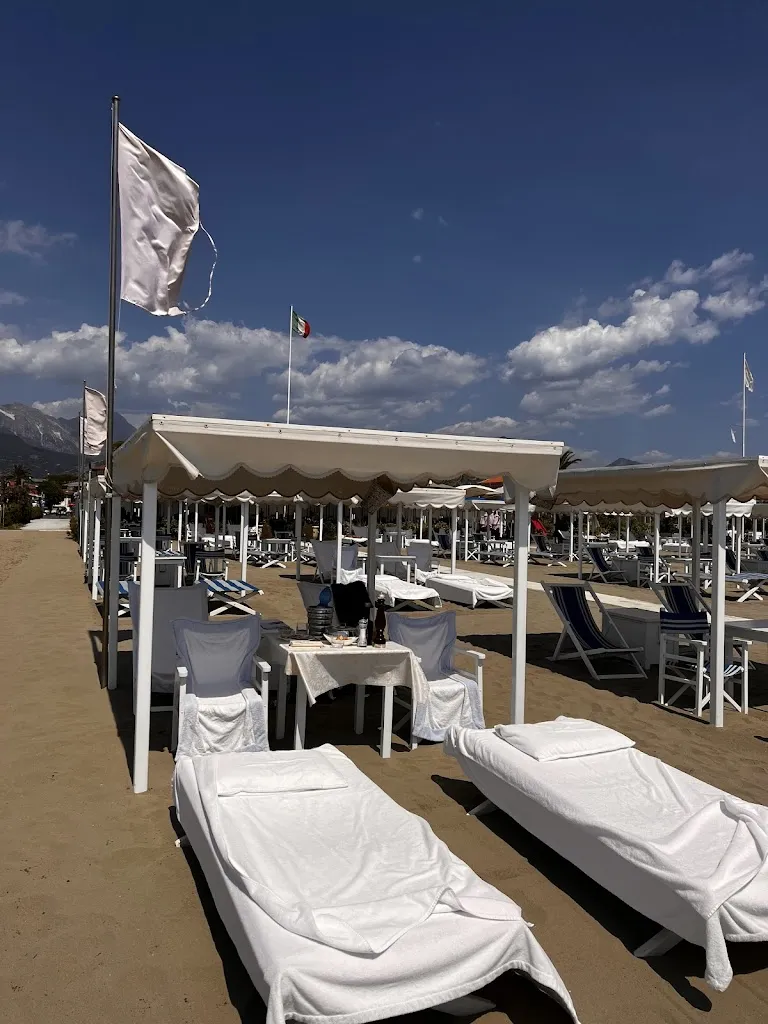 Nasser_Paradiso al Mare_Forte dei Marmi_review