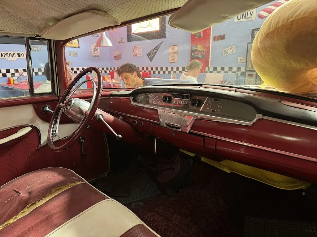 Krzysztof Radecki_Ristorante 1950 American Diner_Forte dei Marmi_review