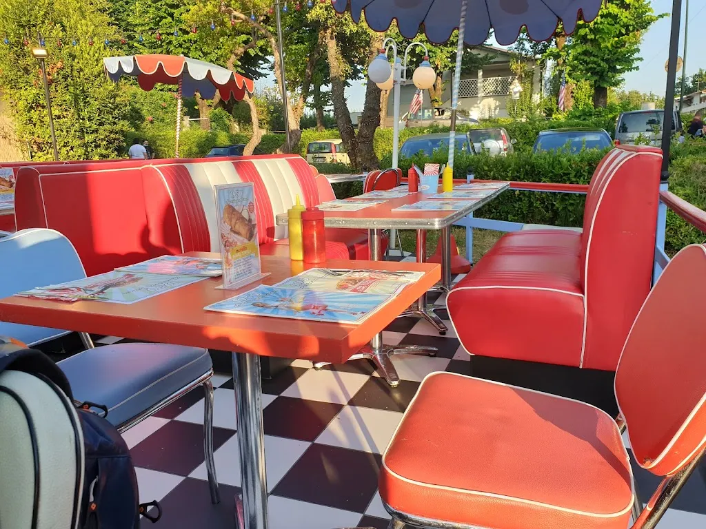 Ristorante 1950 American Diner_Forte dei Marmi_slider_image_1