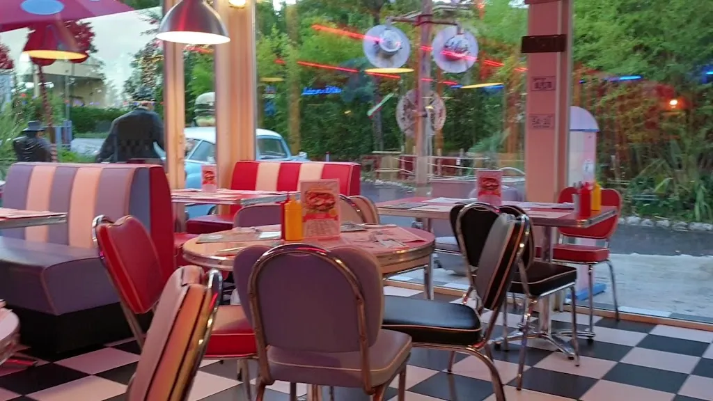 Ristorante 1950 American Diner_Forte dei Marmi_slider_image_2