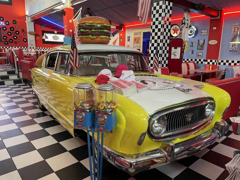 Ristorante 1950 American Diner_Forte dei Marmi_slider_image_3