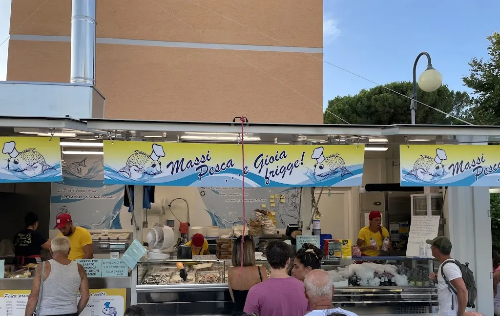 Pescheria Da Massimo - Massi Pesca E Gioia frigge restaurant in Follonica