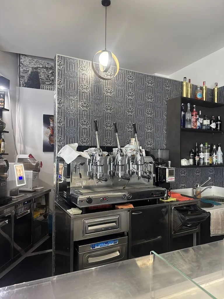 tom van Koevorden_Noir Drink & Food_Massafra_review