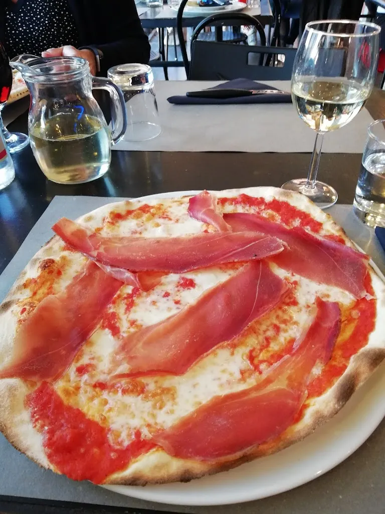 Lisanne Hoekstra_Piccolo Mondo_Isola D'Arbia_review