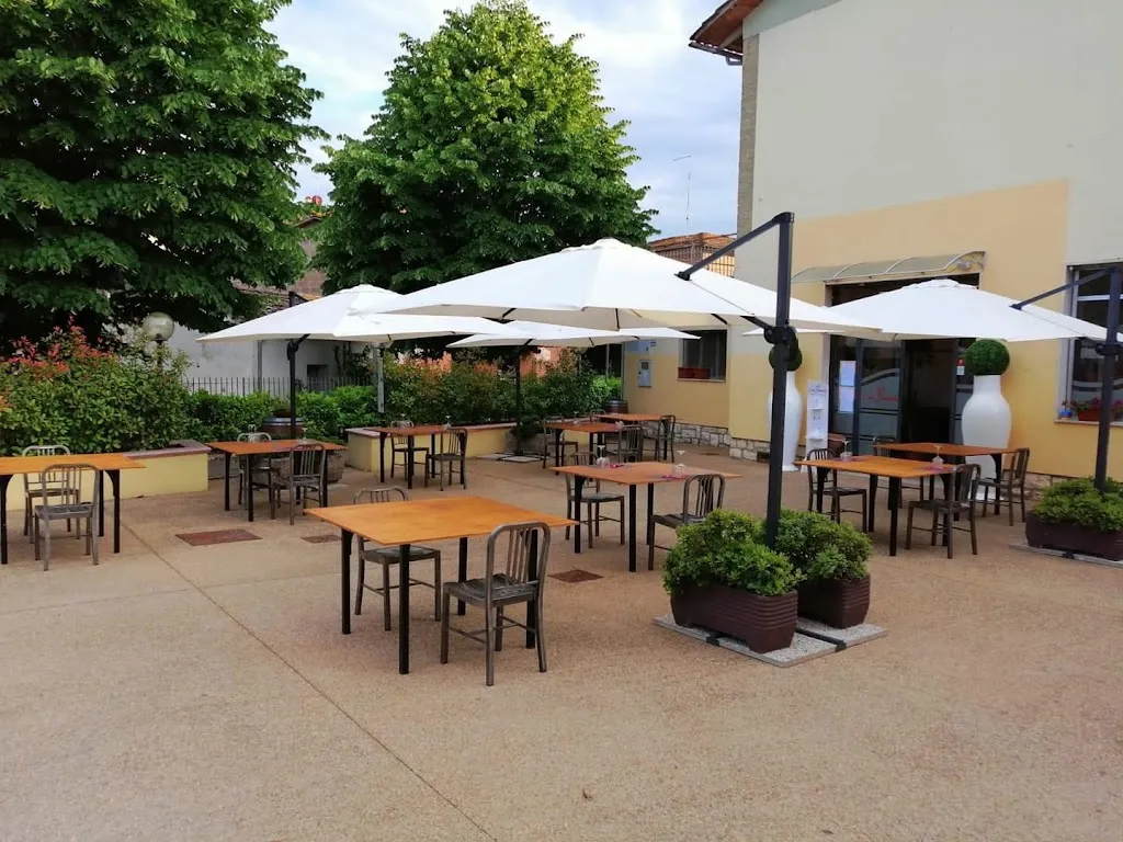 La ComBriccola Ristorante Pizzeria restaurant in Isola D'Arbia