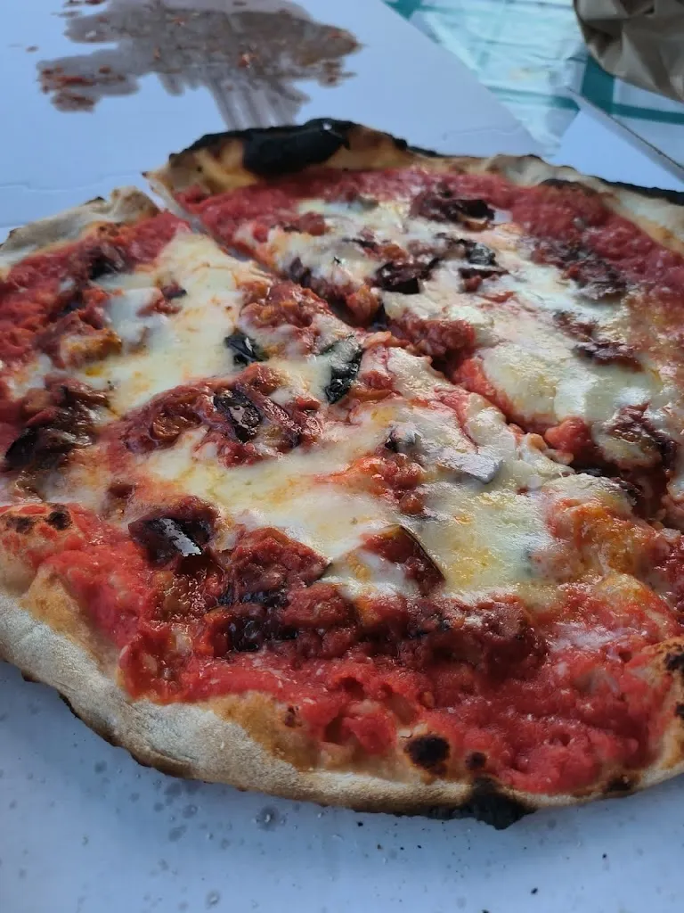 A.J. Laroche_Pizzeria Ai Portici_Isola D'Arbia_review