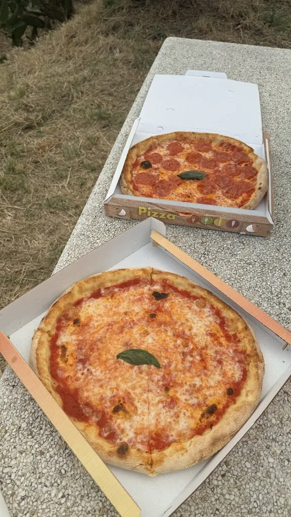 Adela Dudu_Hengi pizza a taglio e asporto_Lajatico_review