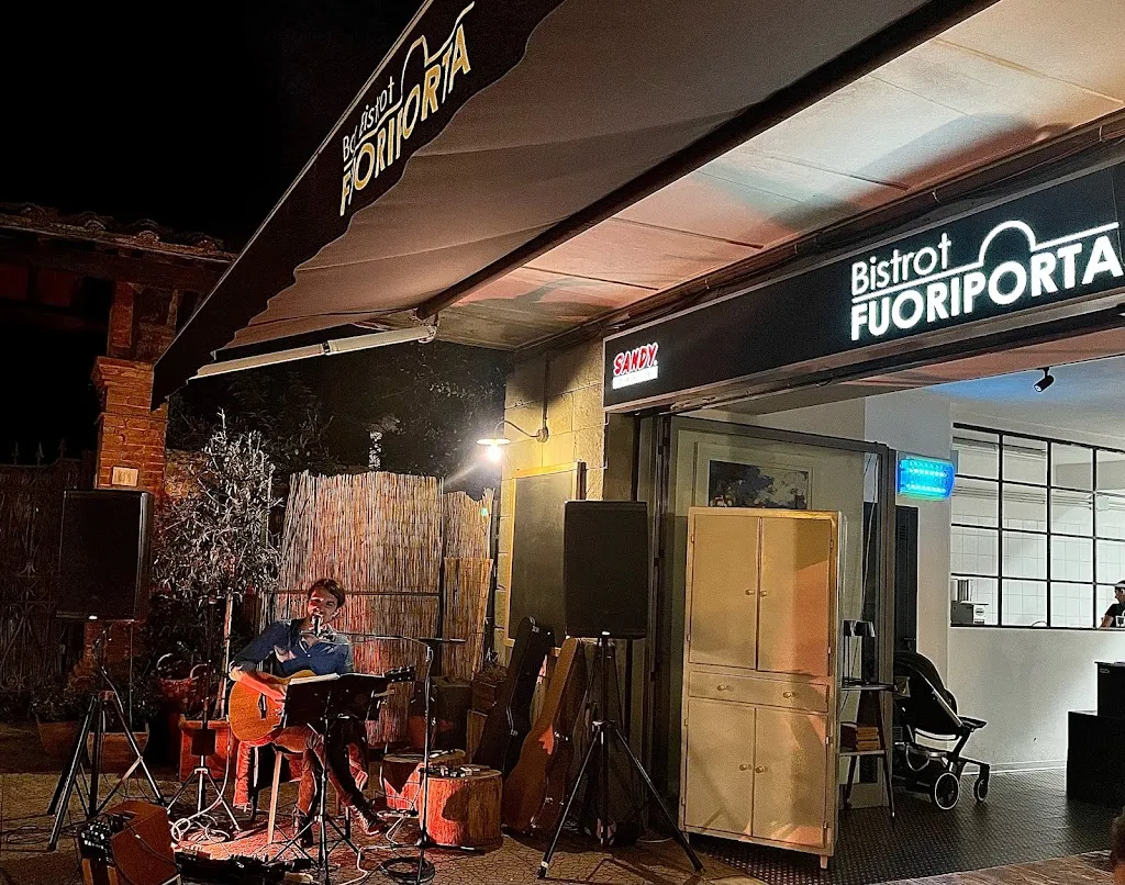 Bar Bistrot Fuoriporta restaurant in Lucignano