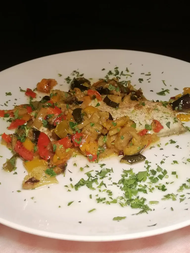 Micha Azoury_In Piazza di Sopra_Marciana Marina_review