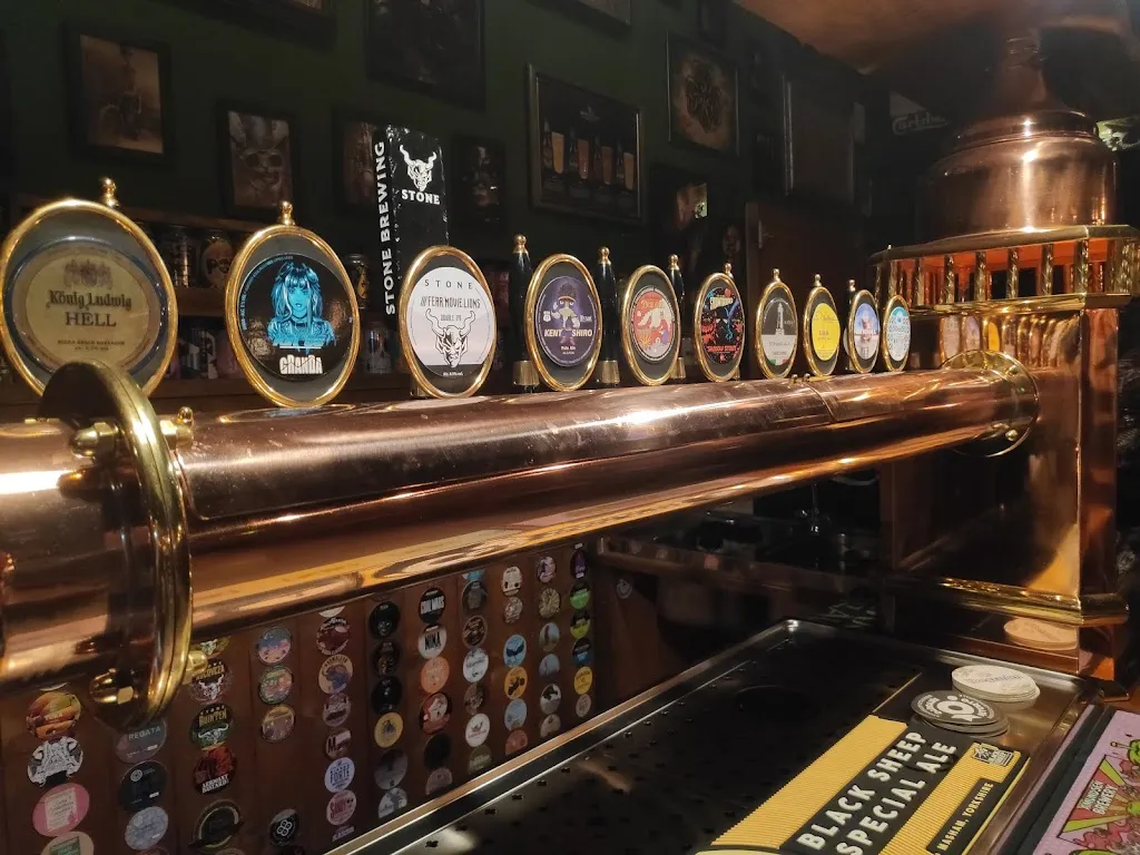 Moon River Pub restaurant in Massarosa