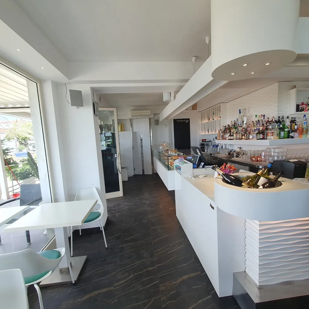 Ristorante Tirreno Lounge Bar restaurant in Marina di Massa