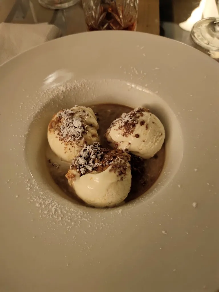 Abudarova Aurika_Ristorante Acino Nero_Marina di Massa_review