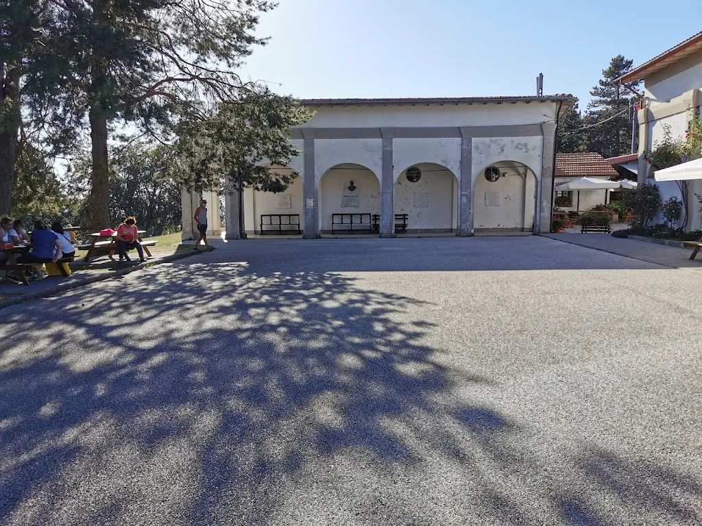 Alessio panizzi_Casa del Pellegrino_Minucciano_recensione