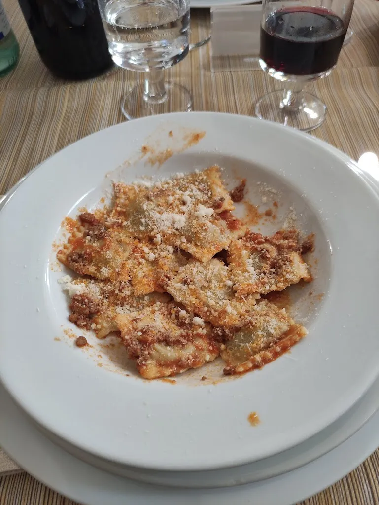 Leonardo Tesei_Casa del Pellegrino_Minucciano_recensione