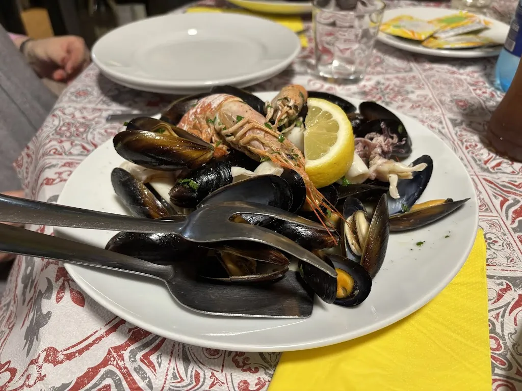 Nicholas Piagentini_Albergo ristorante pizzeria 