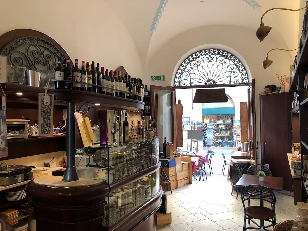 La Cantina dei 3 Archi restaurant in Massa Marittima