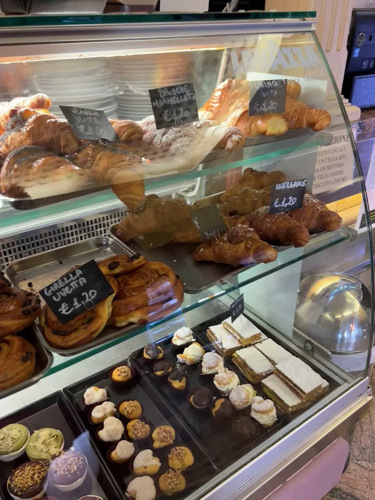 Cafe Le Logge_Massa Marittima_slider_image_2