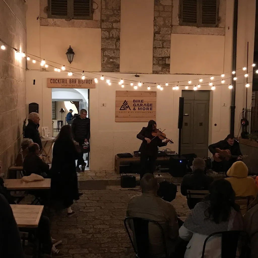 Daniel Knöpfli_BikeGarage&More Bistrot & Cocktail Bar_Massa Marittima_review