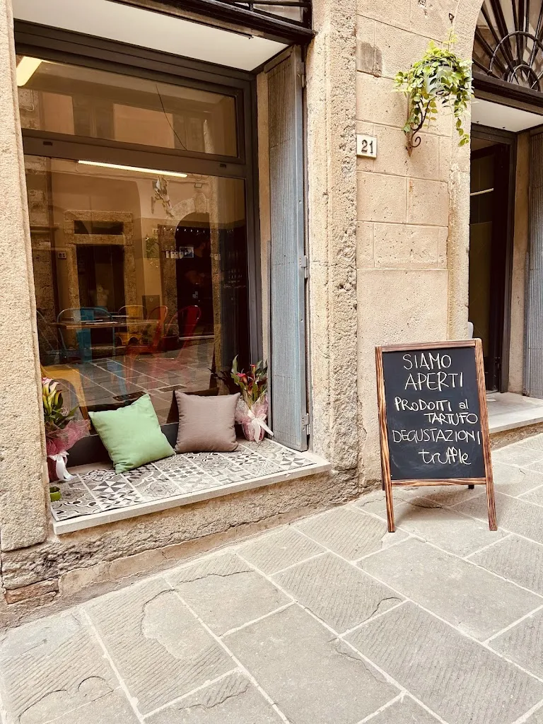 Truffle Garden Shop & Wine bar restaurant in Massa Marittima