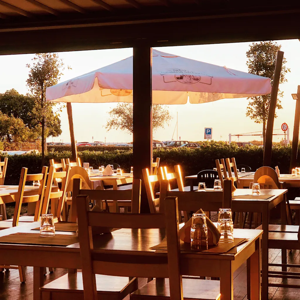 Bar Pizzeria La Torre Di Piras Cristina restaurant in Montalto