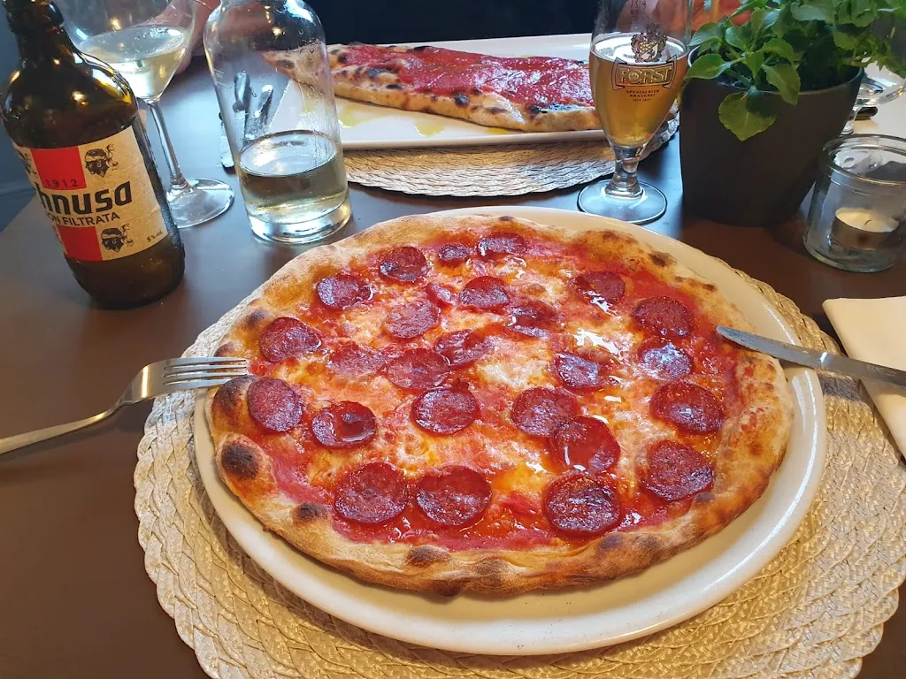 Petra Everhartz_Pizzeria TOBAGO_Montale_review