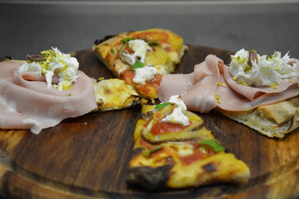 Pizzeria TOBAGO_Montale_slider_image_2