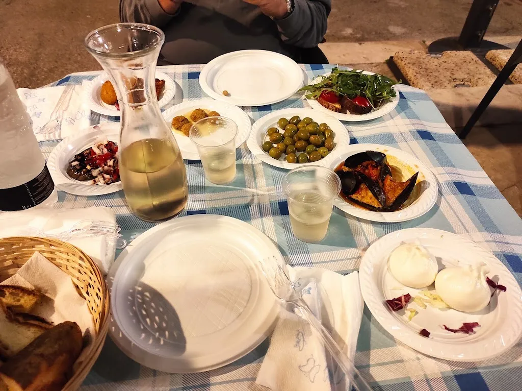 Andy Llewelyn Benedetti_Trattoria La Bussola_Mola di Bari_review