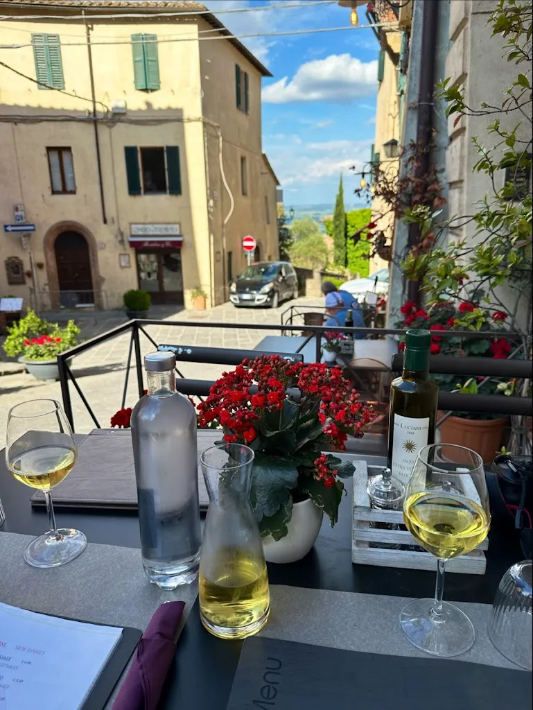 Luis Schmetzer_Enoteca Grotta del Brunello_Montalcino_review