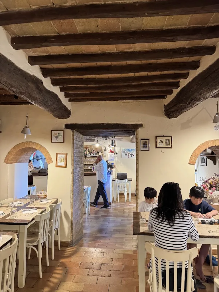 Taverna del Grappolo Blu_Montalcino_slider_image_3