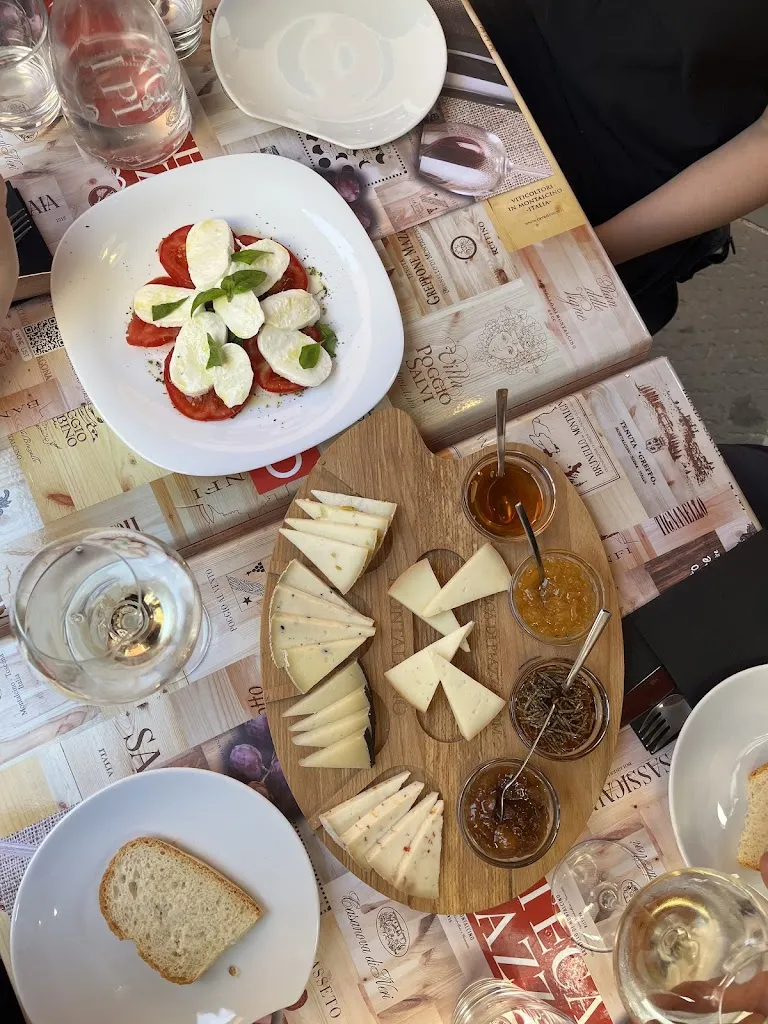 Tiffany Luong_La Taverna di Baietto_Montalcino_review