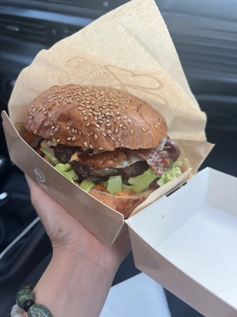 Hongvan Luong_The Gusti Bus_Montalcino_review