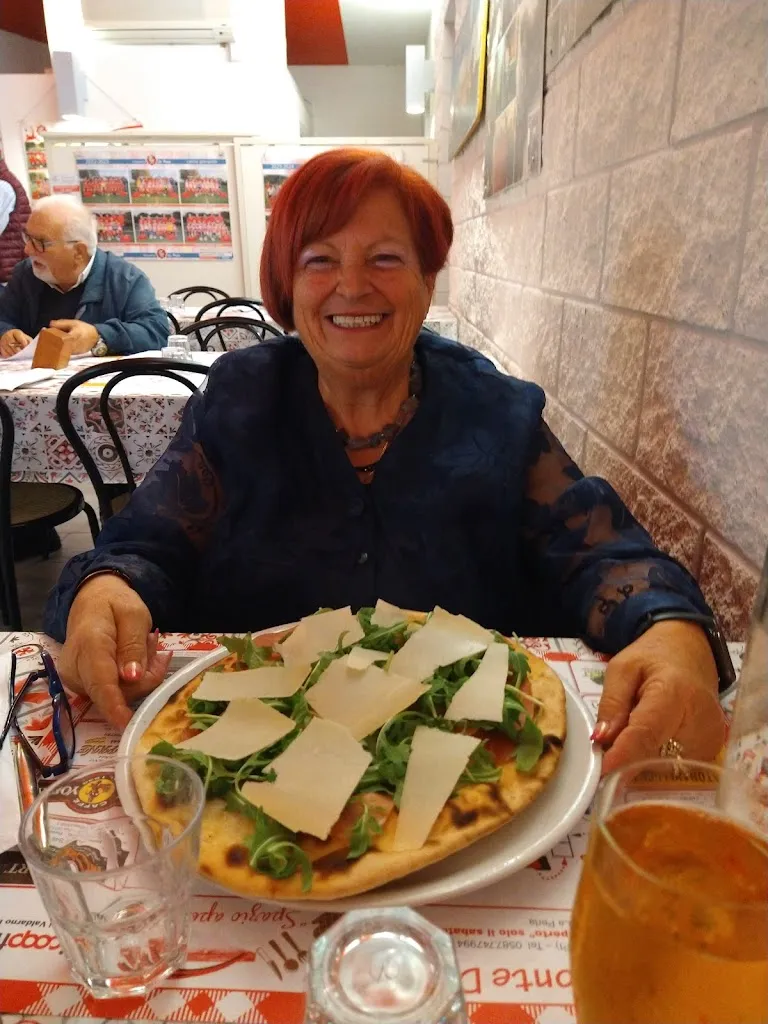 Annamaria Bottoni_pizzeria la perla_Montecalvoli_review