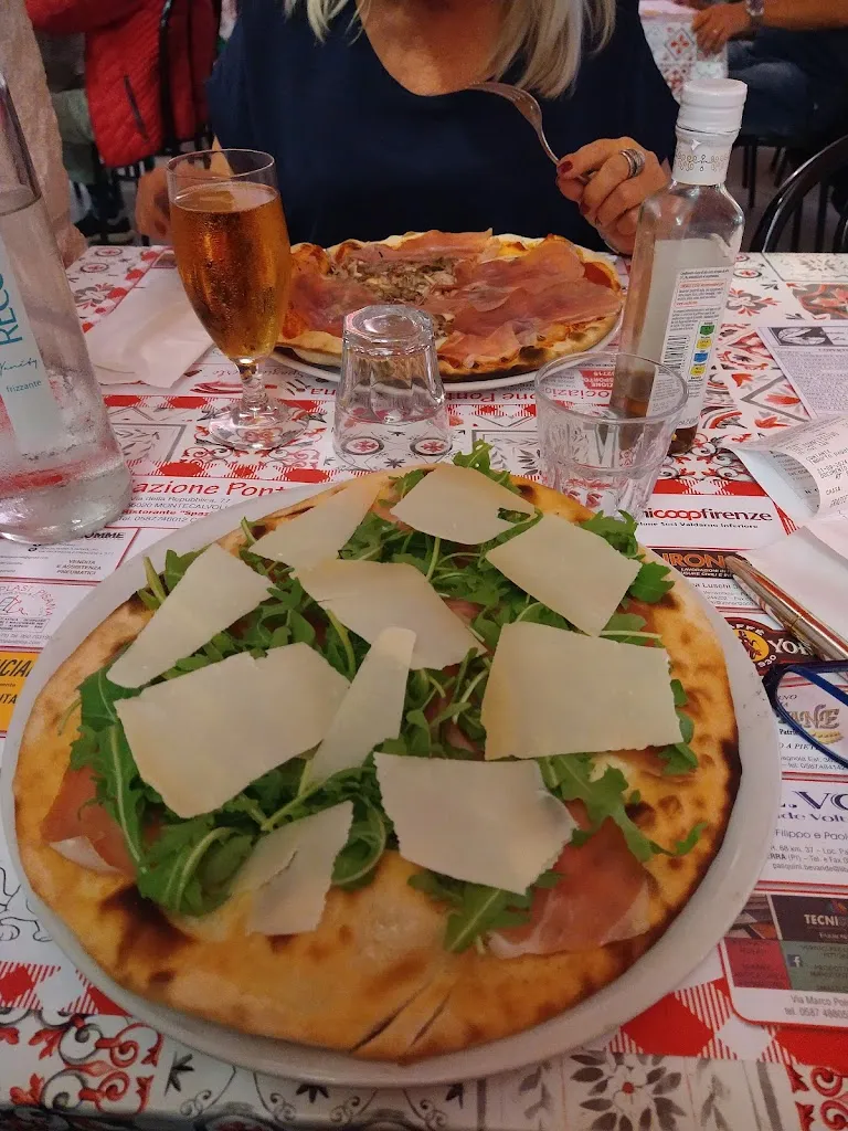 pizzeria la perla restaurant in Montecalvoli