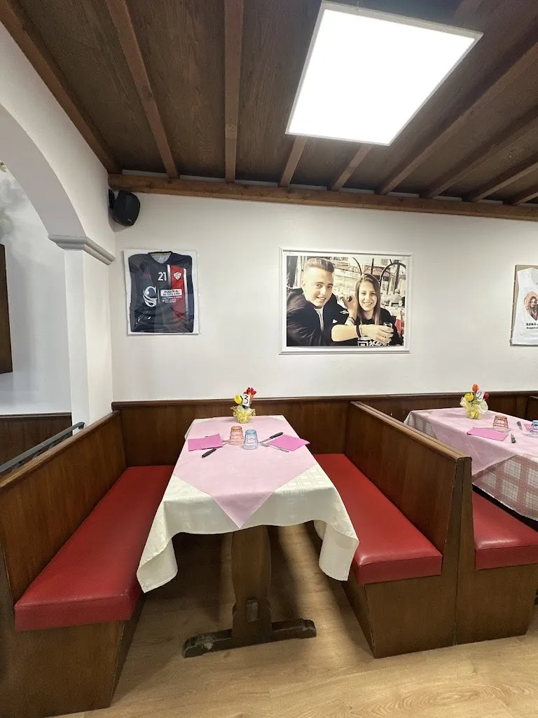 Pizzeria da Giusy & Ale restaurant in Montecalvoli