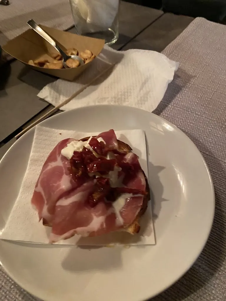 Caroline Dollard_RAW BAR cucinieri & dissetatori_Mola di Bari_review