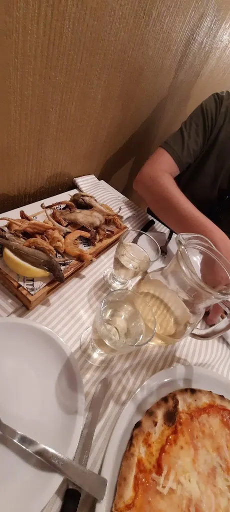 Mateusz Kosela_La Vedetta_Mola di Bari_review