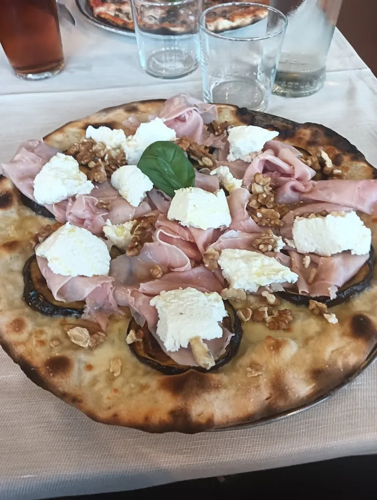 Rita Casa_Garden Bistrot Villa Scarfantoni_Montemurlo_review