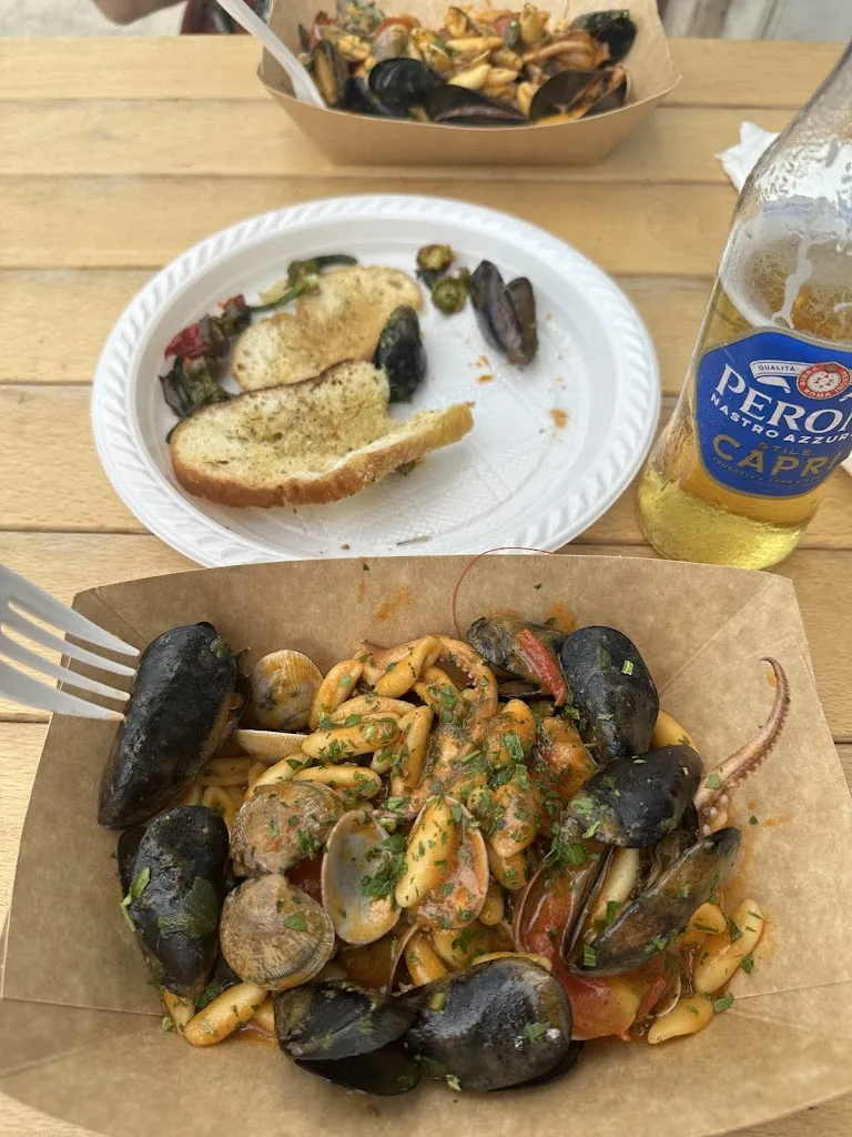 Beatriz Araujo_Pescheria Friggitoria Paví_Mola di Bari_review