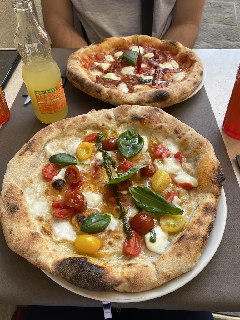 Samantha Thompson_RE AL QUADRATO MONTEPULCIANO Impasti Speciali e Pizze di Ricerca anche Gluten Free_Montepulciano_recensione