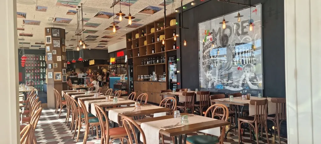 Akis Chatzipapas_Autogrill Montepulciano Est_Montepulciano Stazione_review