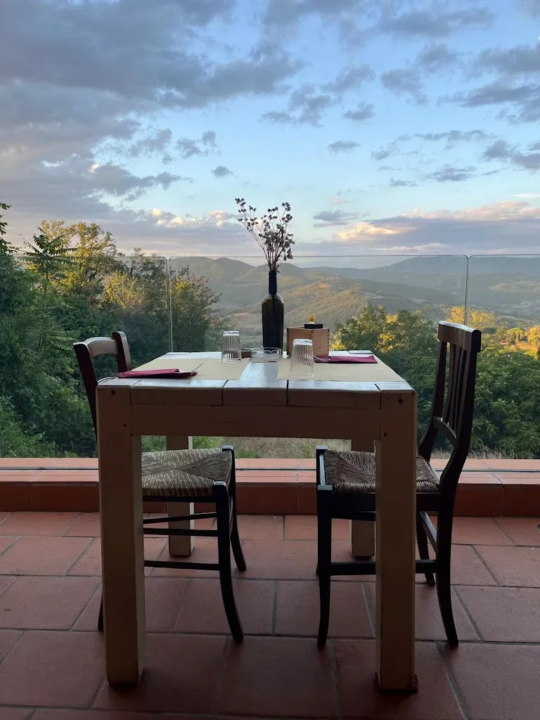 Andirivieni Store & Bistrot_Montescudaio_slider_image_3